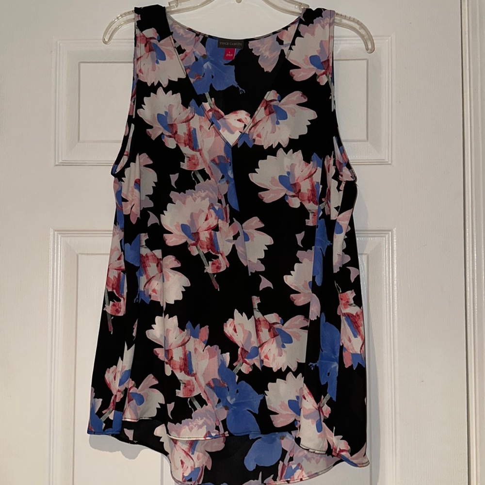 Vince Camuto sleeveless V-neck floral blouse